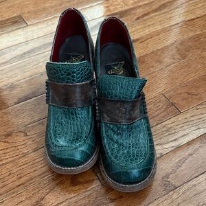 Green Crocodile Pattern Heels. Freebird, Bellevue